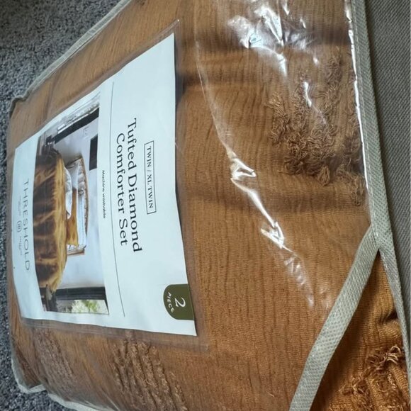 Threshold Twin XL gold comforter with 1 sham - NEW - Picture 4 of 6